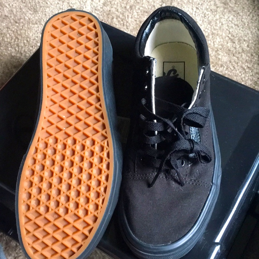 Black canvas vans